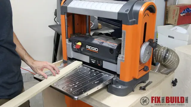 Board fed into a RIDGID lunchbox planer at a 15 to 30 degree angle to gradually engage the feed roller and reduce planer snipe
