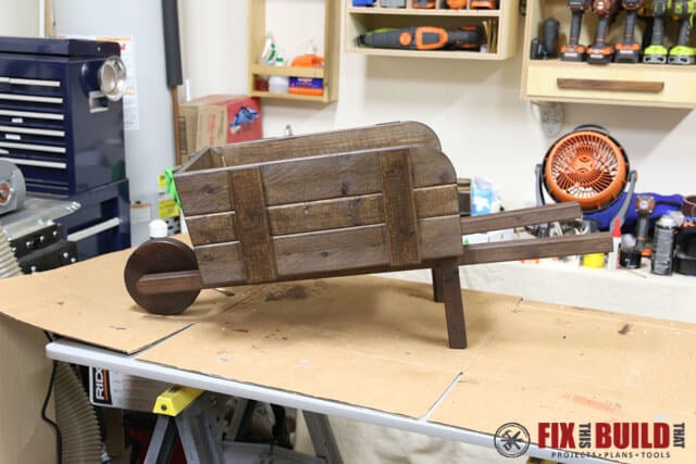 diy-rustic-wheelbarrow-33