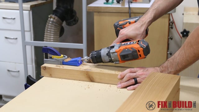 drilling pocket holes with a kreg R3