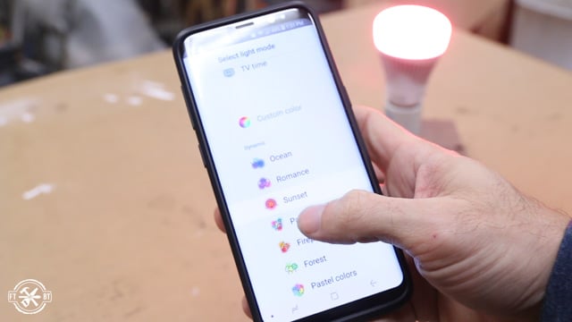 changing the color of the light bulb with the app