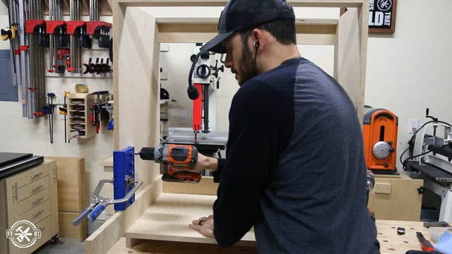 using kreg jig to drill holes for adjustable shelf on sides of cabinet