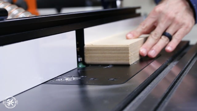 using router table to round over wood