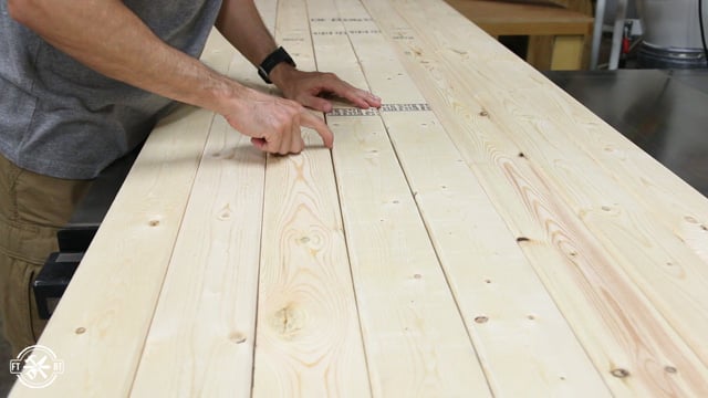 Checking for gaps between 2x4s to find straight boards