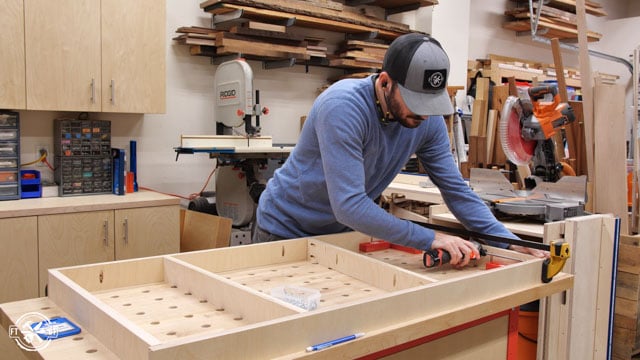 Building frame of outfeed table