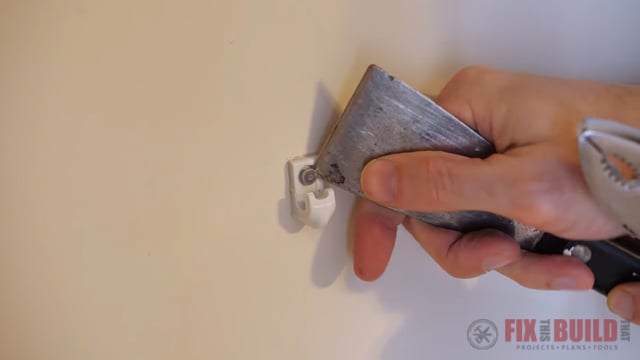 using putty knife to remove j clip